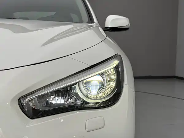 Infiniti Q50L 2015