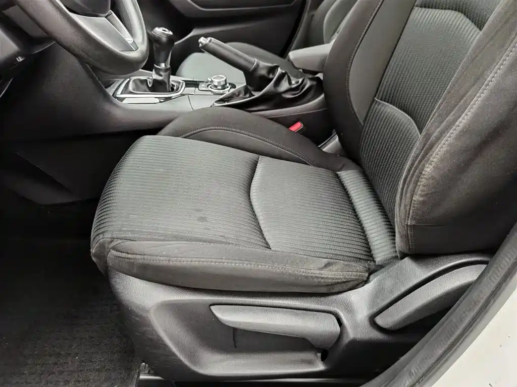 Mazda 3 Axela 2017 — фото 20