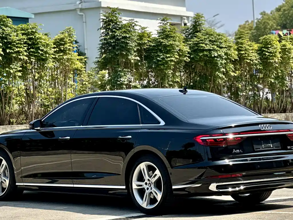 Audi A8 2023 — фото 4