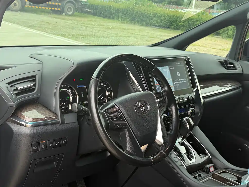 Toyota Alphard 2020 — фото 11