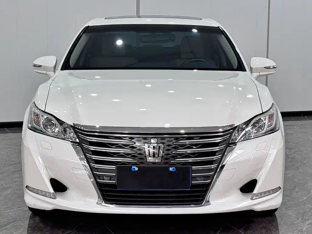 Toyota Crown 2016