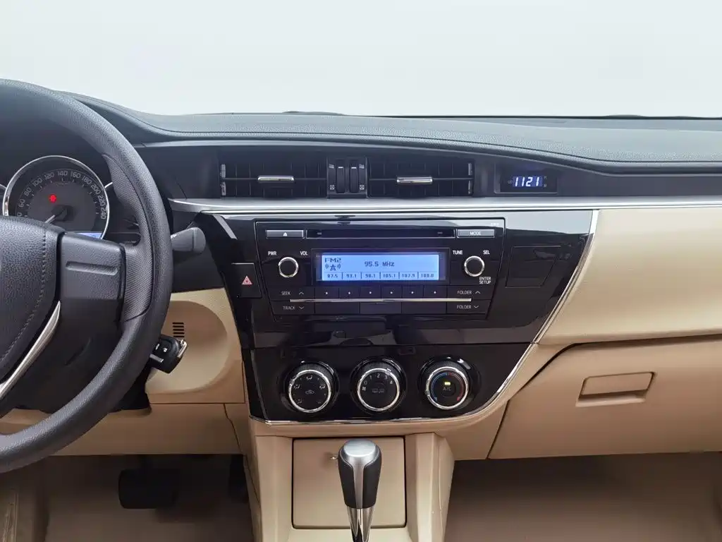 Toyota Corolla 2017 — фото 12