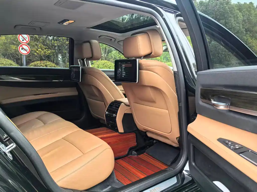 BMW 7 Series 2015 — фото 9