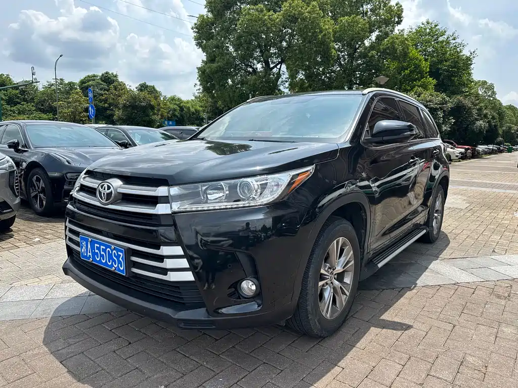 Toyota Highlander 2021 — фото 1