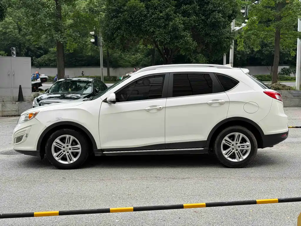 GAC Motor Trumpchi GS5 2014 — фото 4