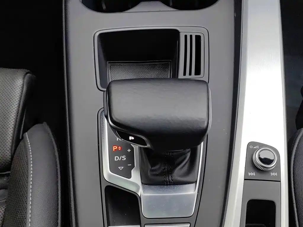 Audi A4L 2021 — фото 13
