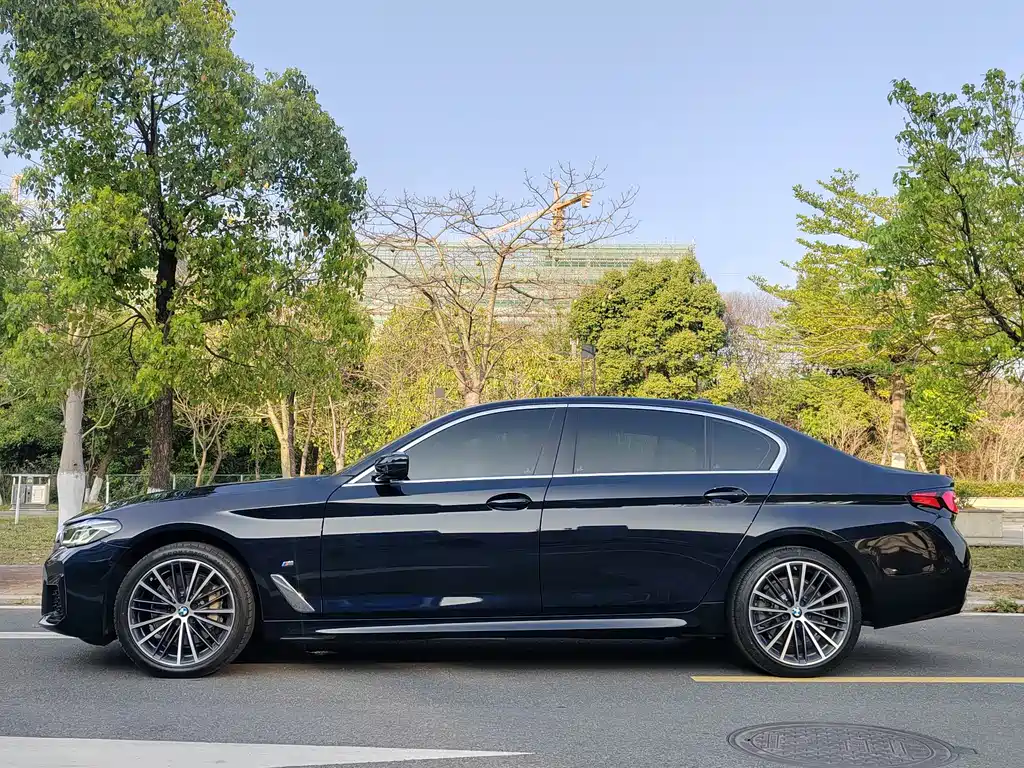 BMW 5 Series 2024 — фото 18