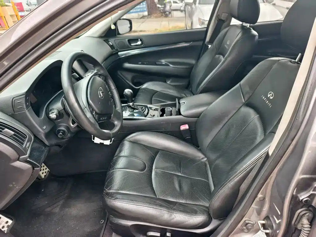 Infiniti G 2011