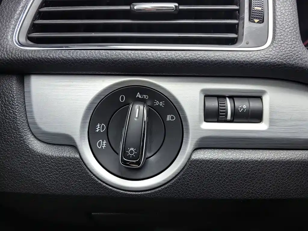 Volkswagen Passat 2015 — фото 21