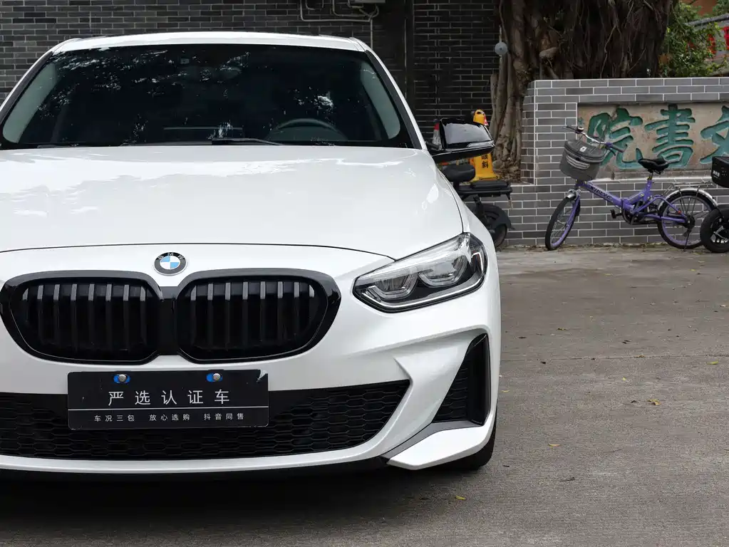 BMW 1 Series 2023 — фото 18