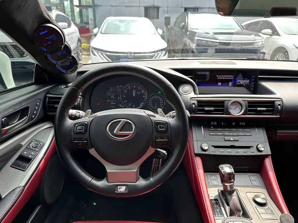 Lexus RC 2017 — фото 10