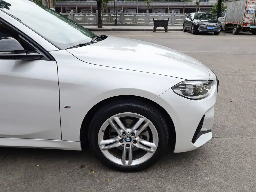 BMW 1 Series 2023 — фото 25