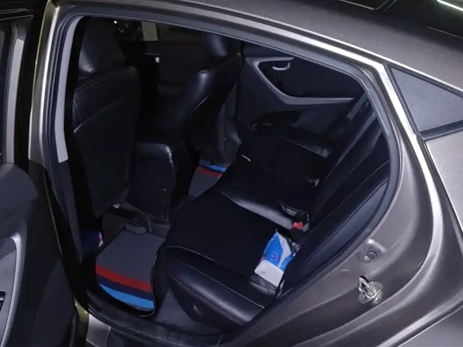 Hyundai Elantra Langdong 2017 — фото 11