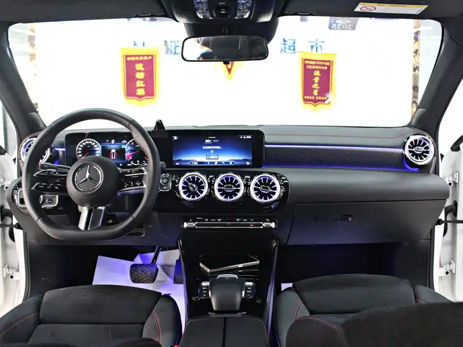 Mercedes-Benz A-Class 2023 — фото 11