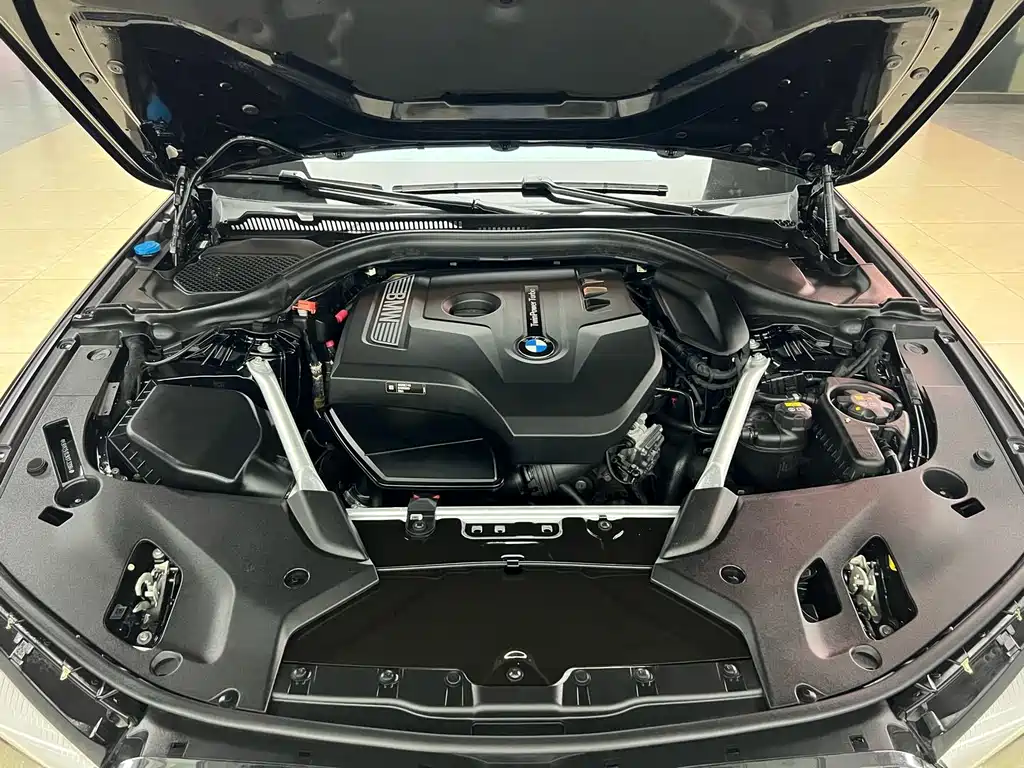 BMW 5 Series 2019 — фото 25