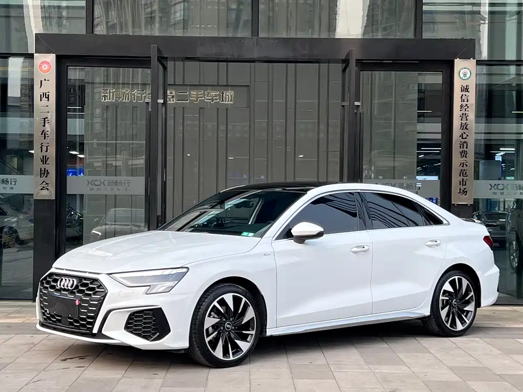 Audi A3 2024 — фото 1