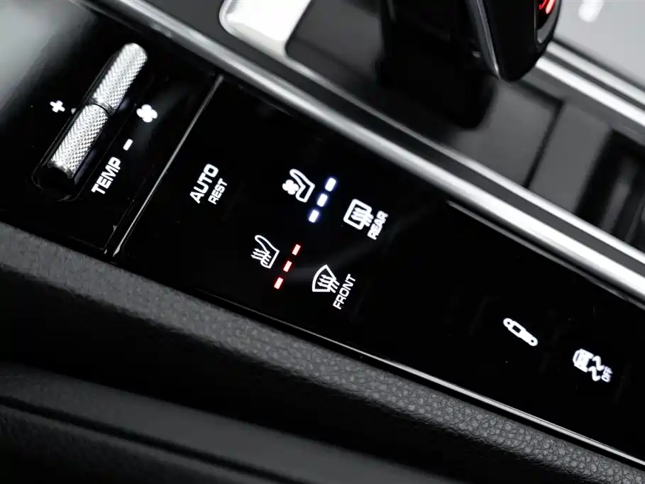 Porsche Cayenne Hybrid 2020 — фото 22