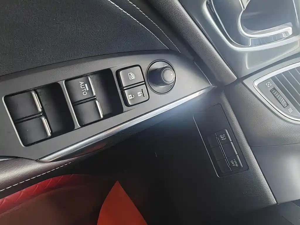 Mazda CX-4 2017 — фото 13