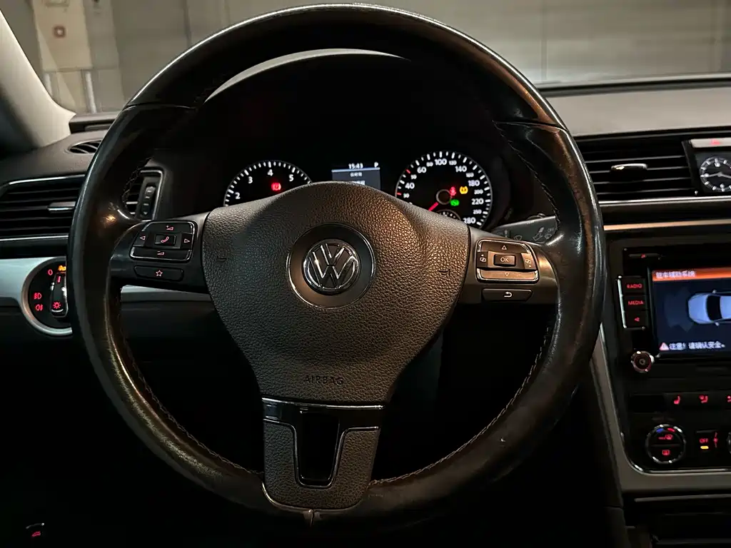 Volkswagen Passat 2015 — фото 23