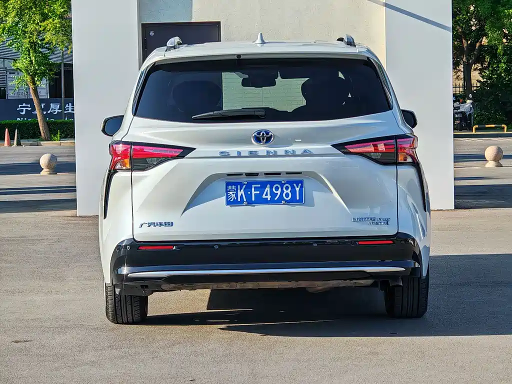 Toyota Sienna 2023 — фото 11