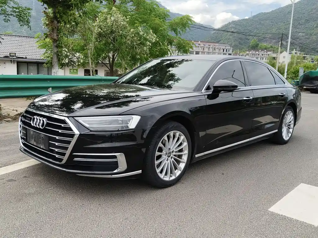 Audi A8 2020 — фото 1