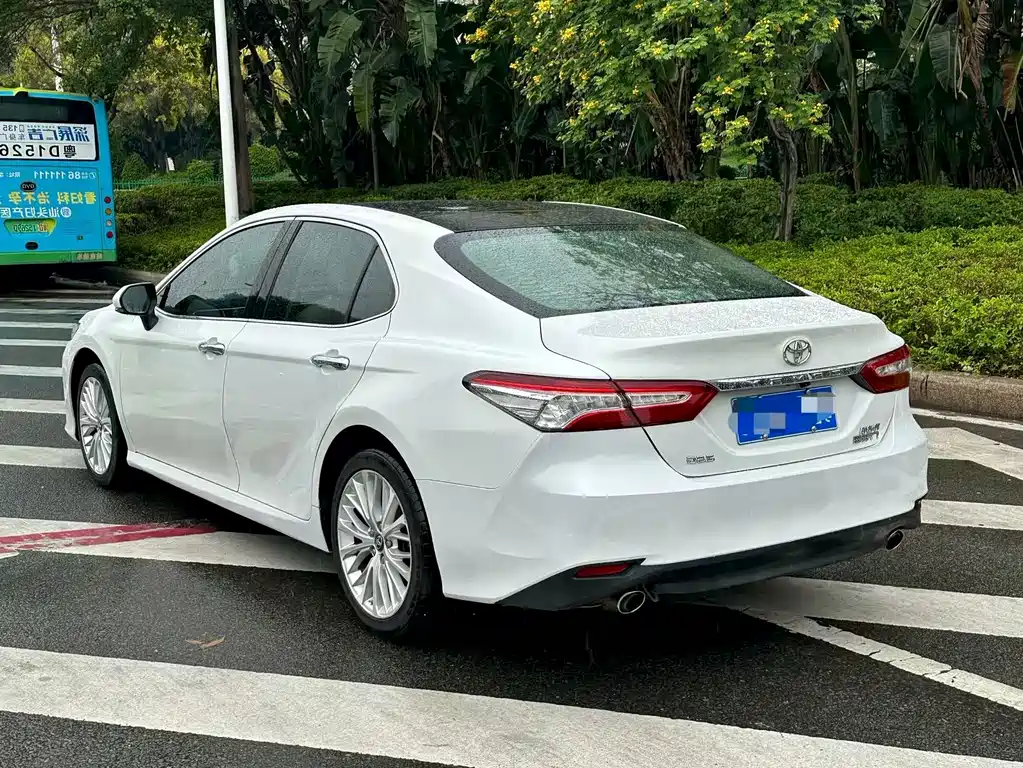 Toyota Camry 2018 — фото 7