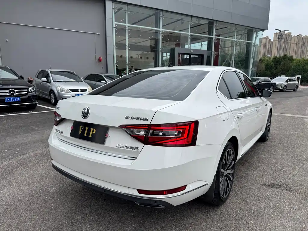 Skoda Superb 2018 — фото 4