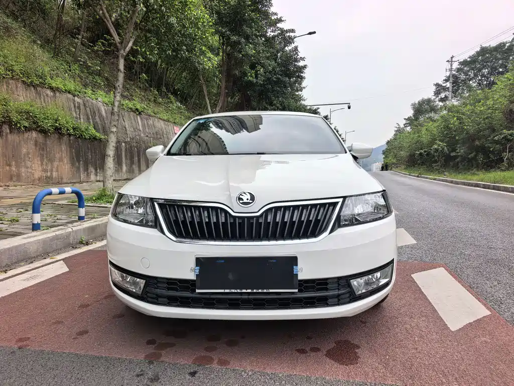 Skoda Rapid Spaceback 2017 — фото 2