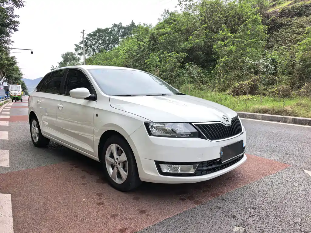 Skoda Rapid Spaceback 2017 — фото 3