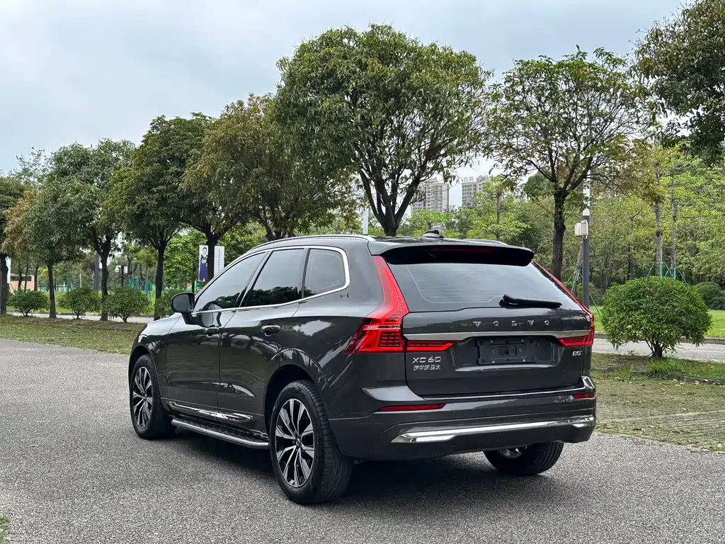 Volvo XC60 2024 — фото 11