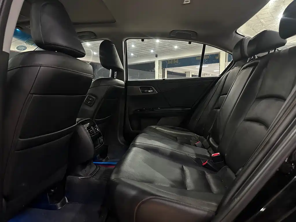 Honda Accord 2017 — фото 11