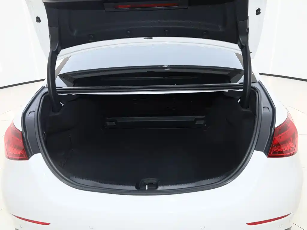 Mercedes-Benz C-Class 2022 — фото 10