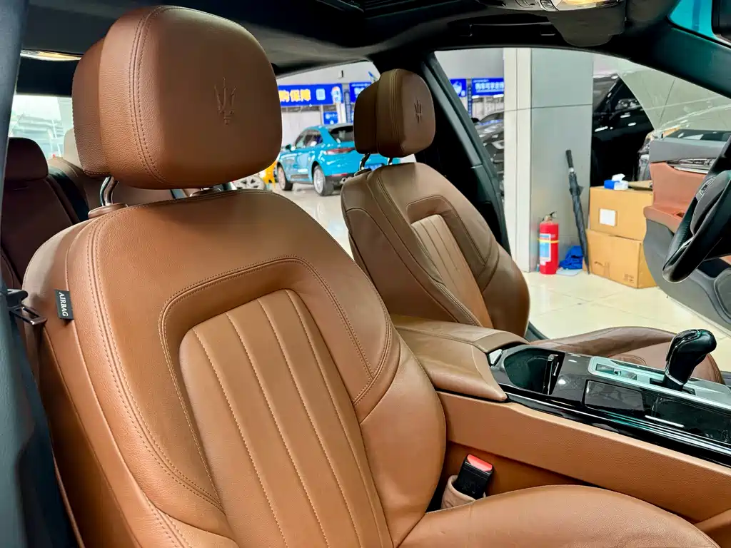 Maserati Quattroporte 2015 — фото 14