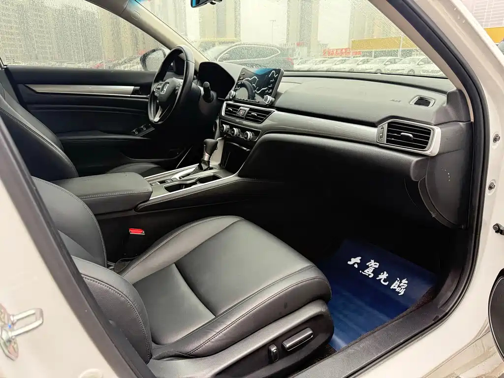 Honda Accord 2018 — фото 11