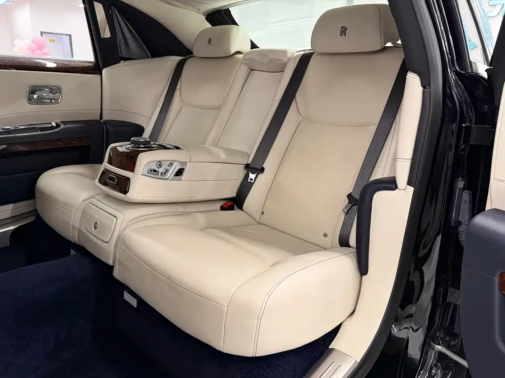 Rolls-Royce Ghost 2015 — фото 14
