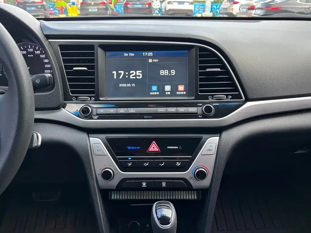 Hyundai Elantra 2018 — фото 11