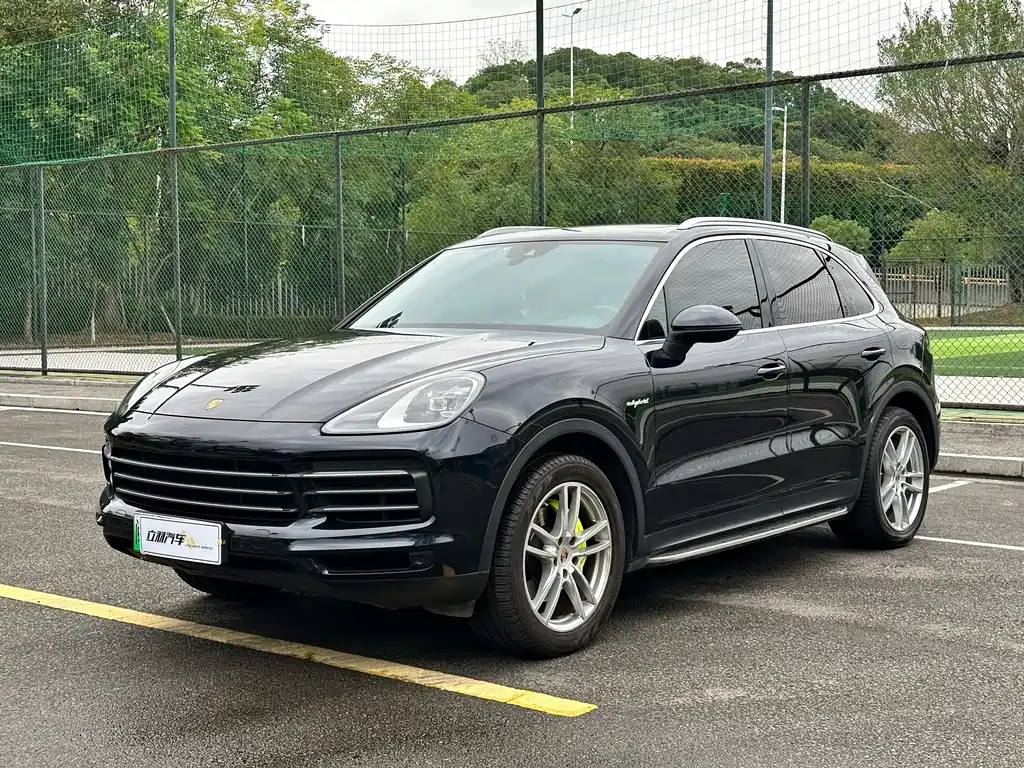 Porsche Cayenne Hybrid 2022
