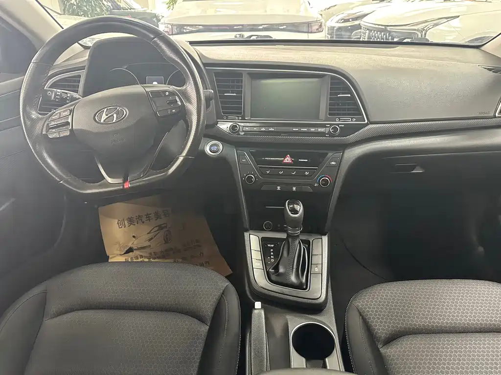 Hyundai Elantra 2019 — фото 14