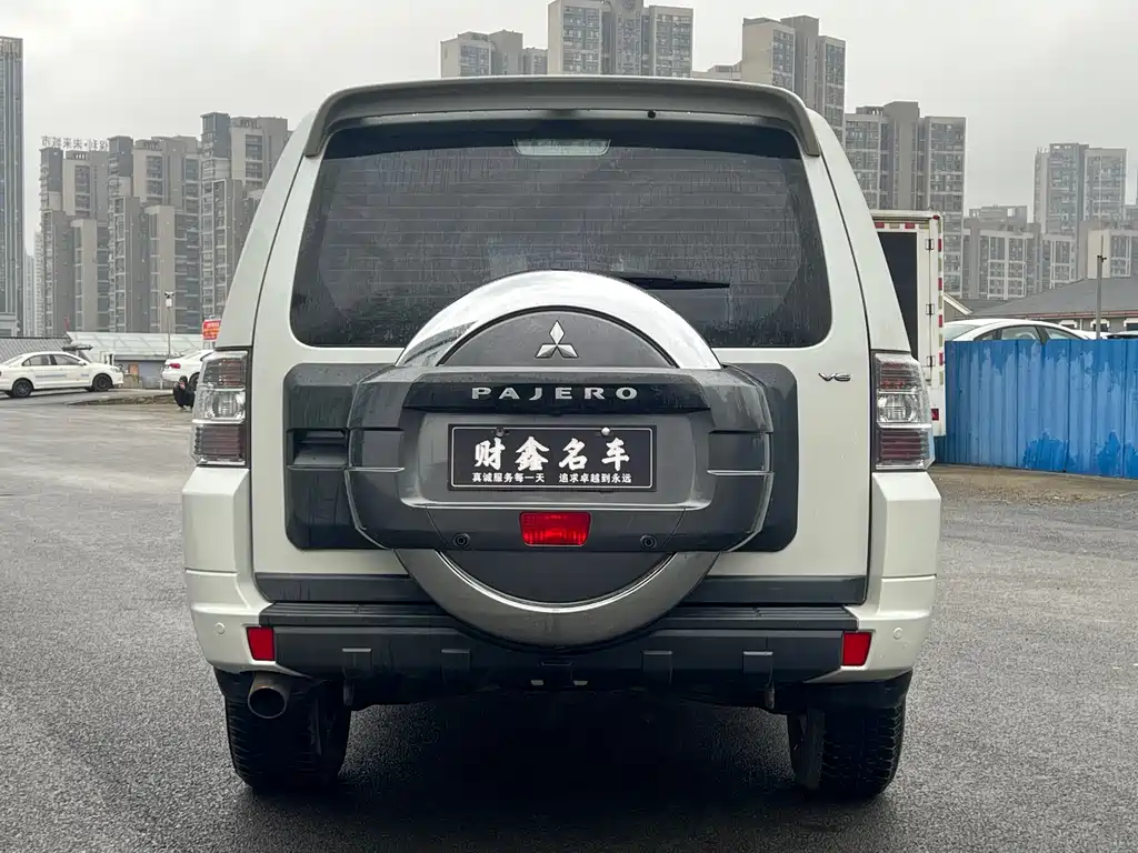 Mitsubishi Pajero 2018 — фото 7