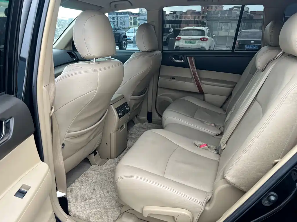 Toyota Highlander 2010 — фото 14