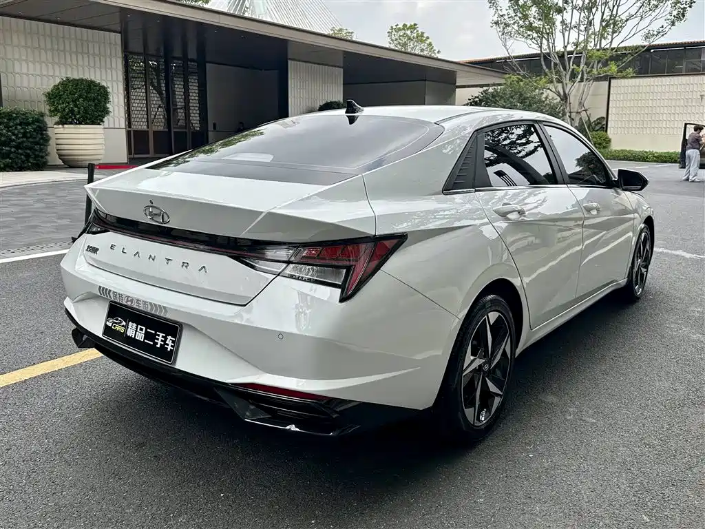 Hyundai Elantra 2021
