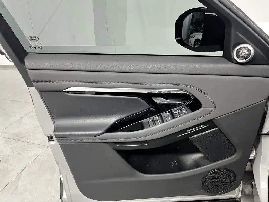 Land Rover Evoque 2023 — фото 15