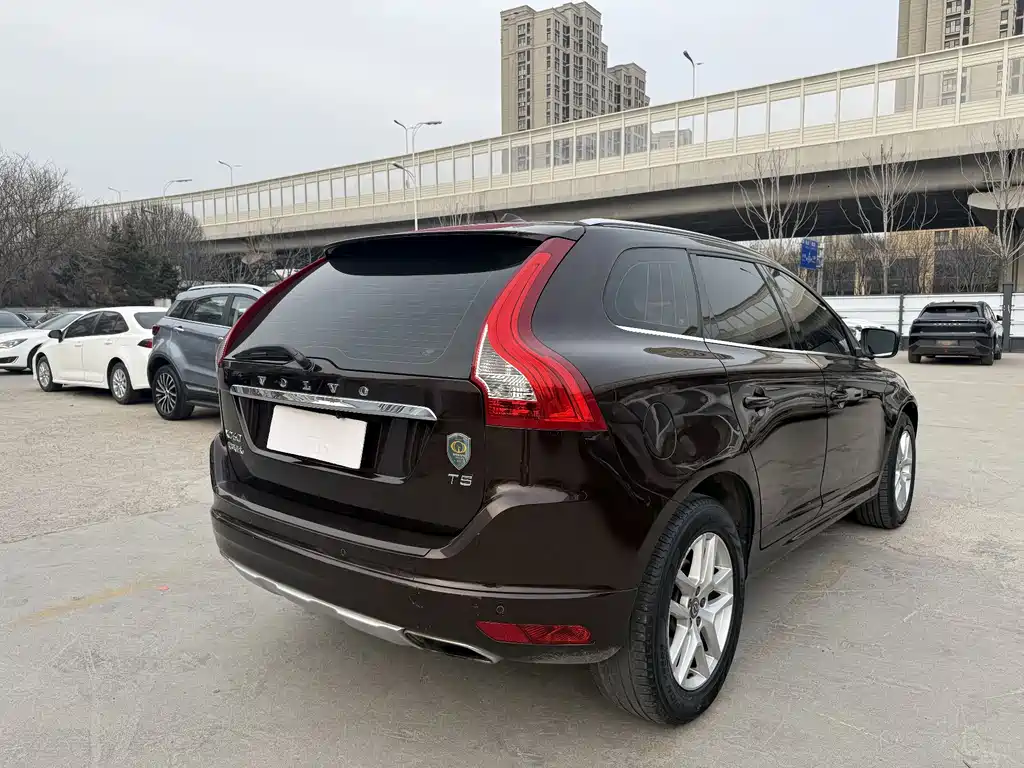Volvo XC60 2017 — фото 8