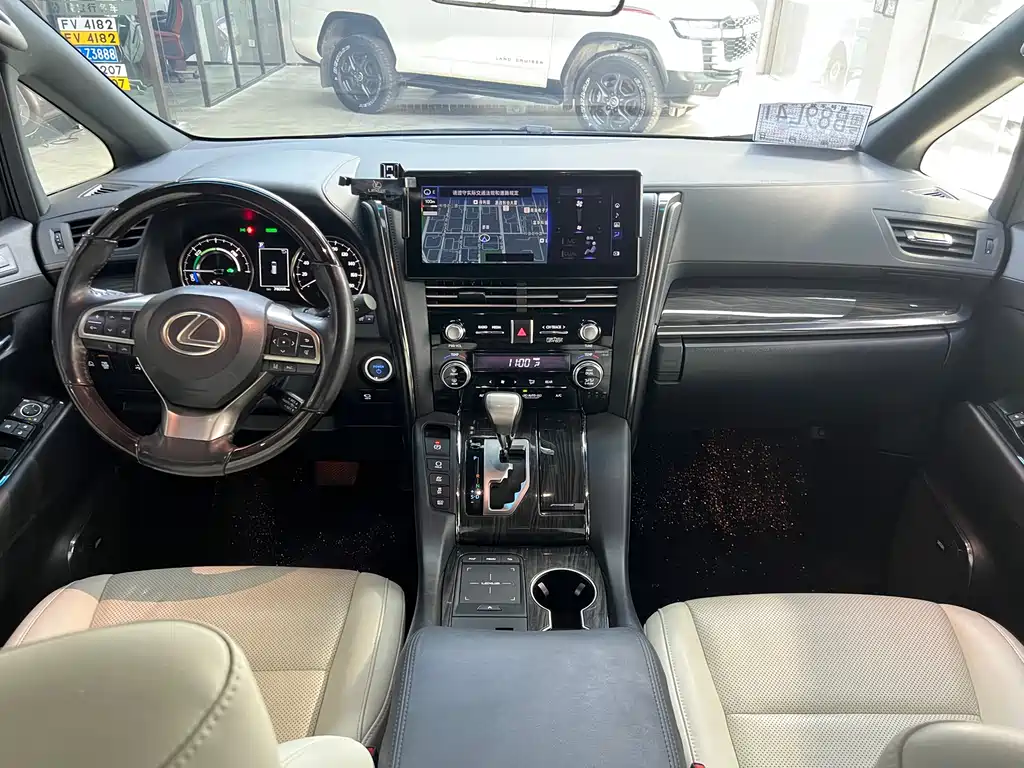 Lexus LM 2022 — фото 12