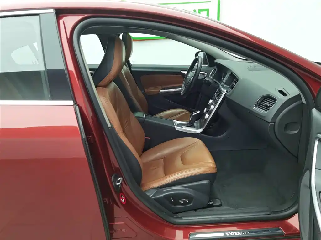 Volvo S60 2015 — фото 23
