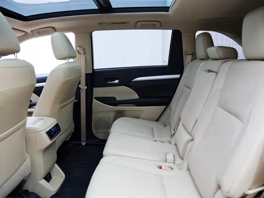 Toyota Highlander 2018 — фото 15