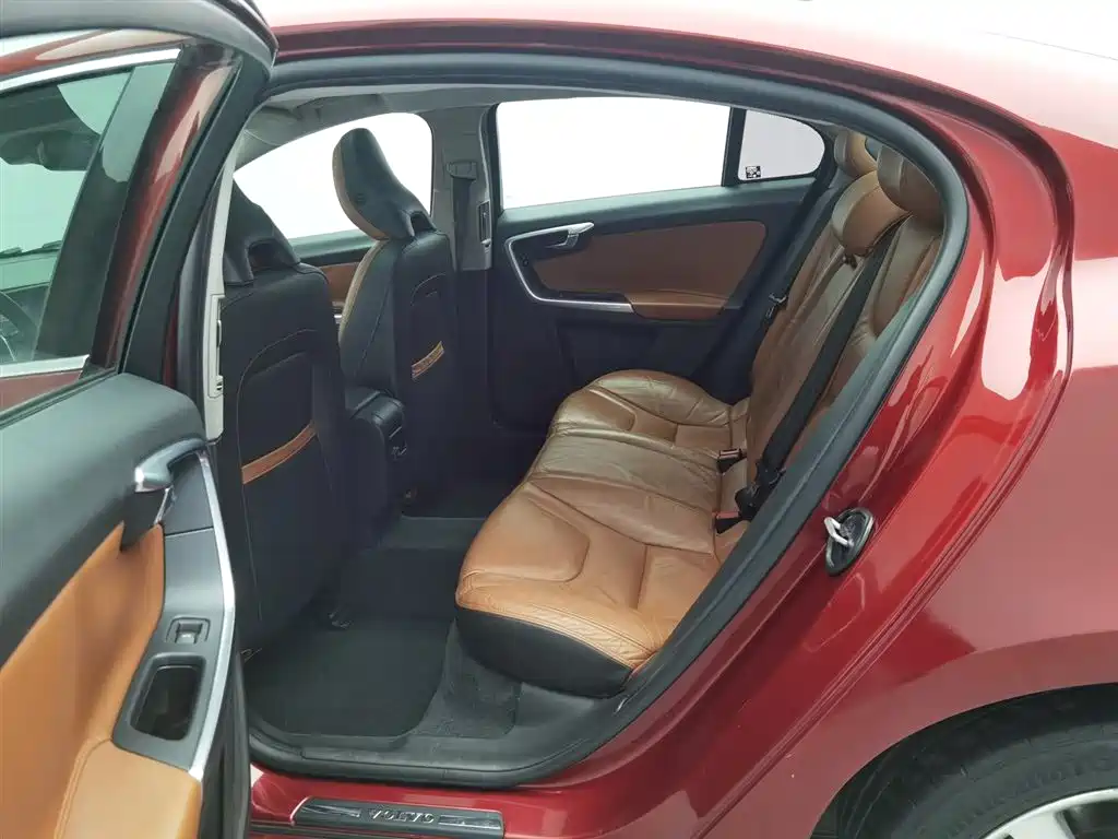 Volvo S60 2015 — фото 15