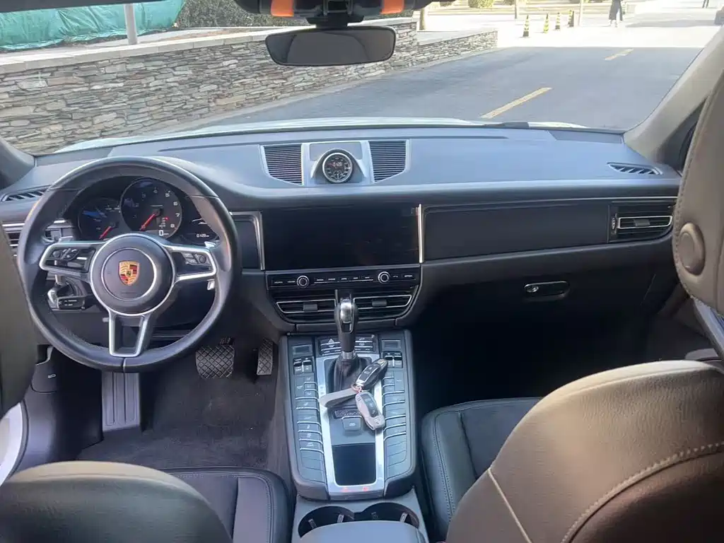 Porsche Macan 2021 — фото 12