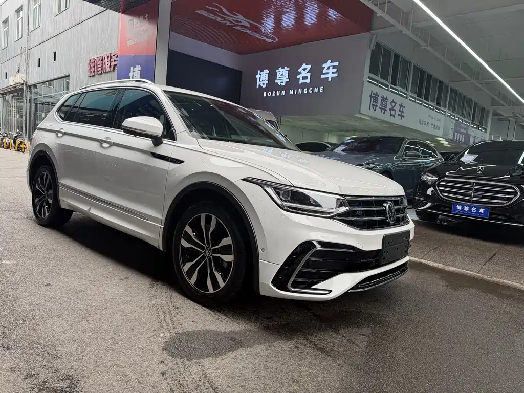Volkswagen Tiguan L 2022 — фото 3