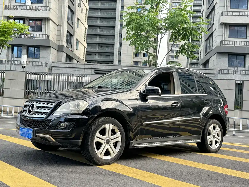 Mercedes-Benz M-Class 2010 — фото 2